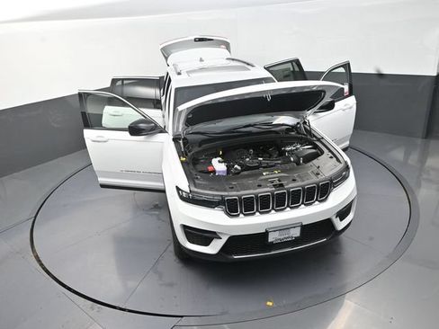 Used 2026 Jeep Grand Cherokee Laredo X AWD/4WD image 30