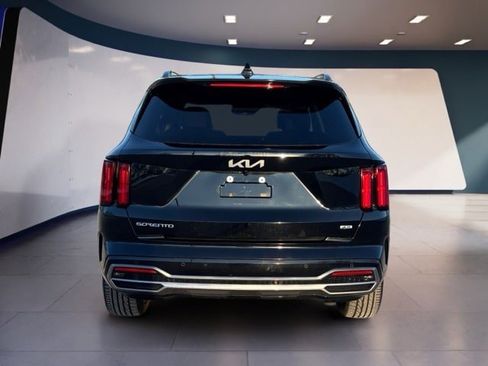 Certified 2023 Kia Sorento SX image 4