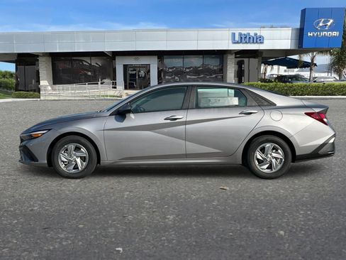 New 2026 Hyundai Elantra SE image 6