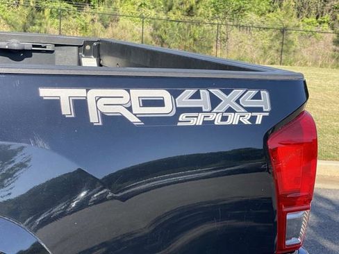 Used 2017 Toyota Tacoma TRD Sport w/ Tow Package (A/T) AWD/4WD image 13