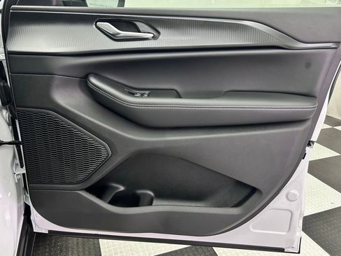 New 2025 Jeep Grand Cherokee Laredo w/ Trailer Tow Package image 21