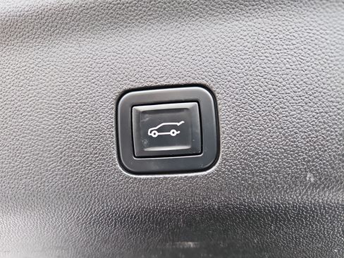 Used 2022 Chevrolet Suburban LT AWD/4WD image 8
