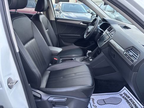 Used 2024 Volkswagen Tiguan SE image 30