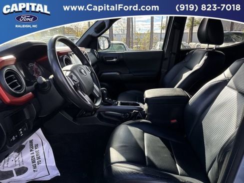 Used 2019 Toyota Tacoma TRD Sport image 18