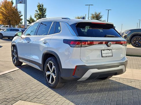New 2026 Volkswagen Tiguan SE image 2