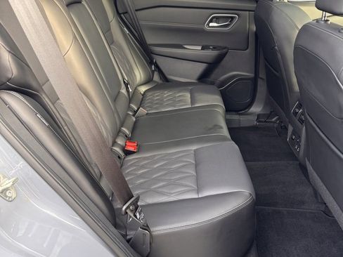 Used 2025 Nissan Rogue Platinum w/ Platinum Premium Package image 13