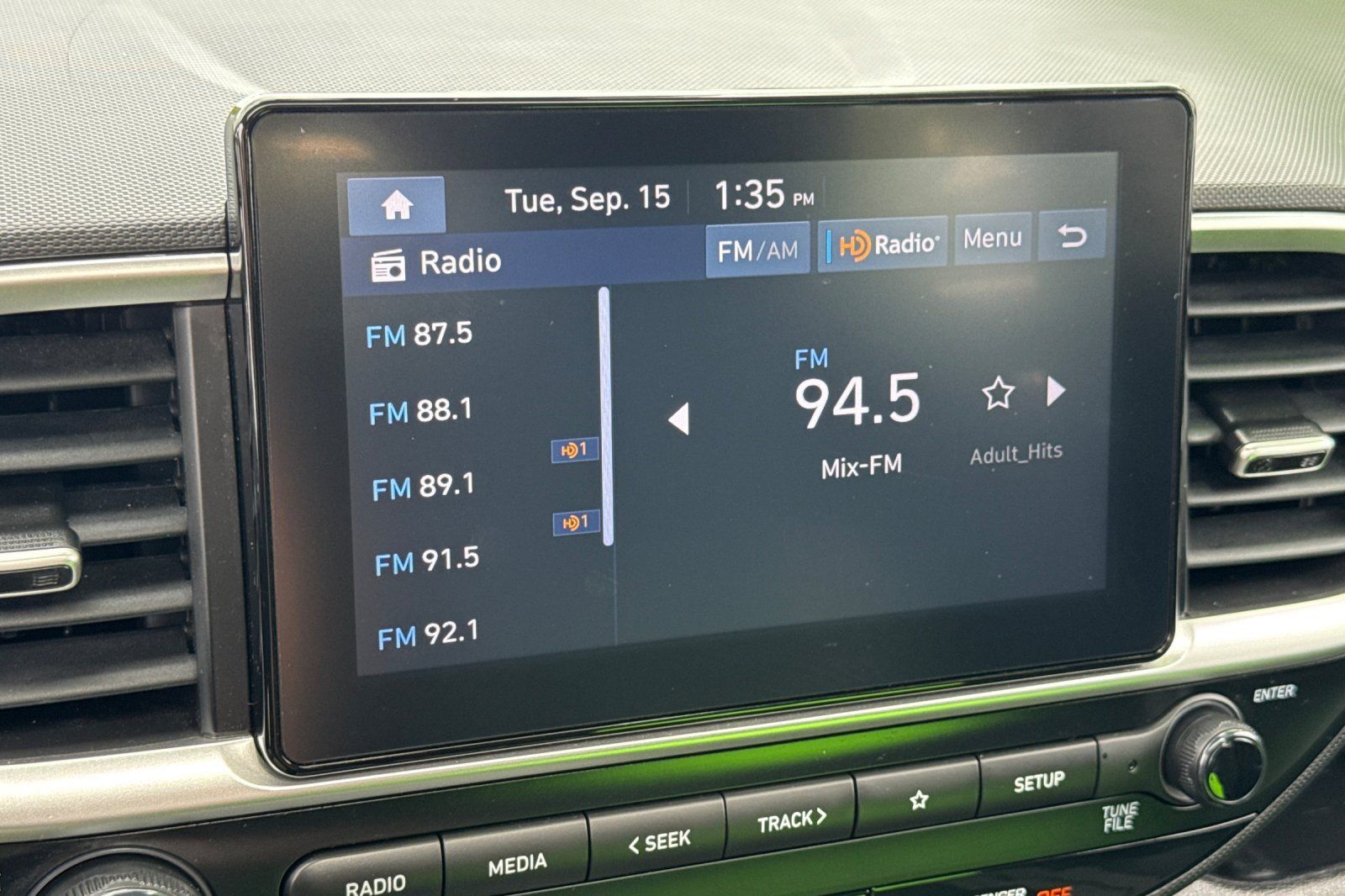 Used 2025 Hyundai Venue SEL FWD image 18