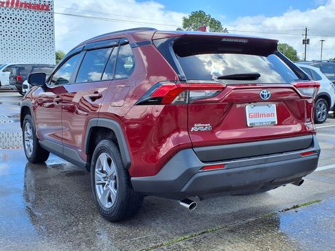 Used 2022 Toyota RAV4 LE AWD/4WD image 3