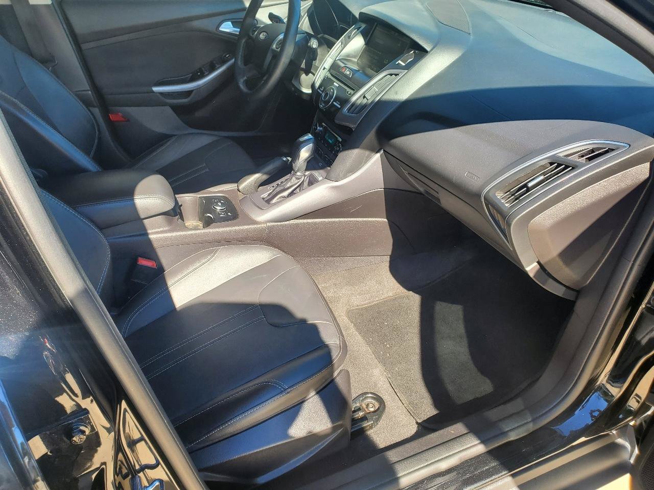Used 2014 Ford Focus Titanium FWD image 5
