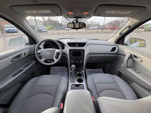 Used 2017 Chevrolet Traverse LT w/ Style and Technology Package FWD image 19