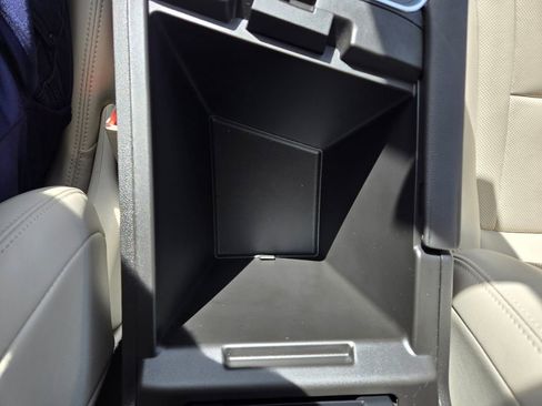 Used 2022 Buick Enclave Essence image 33