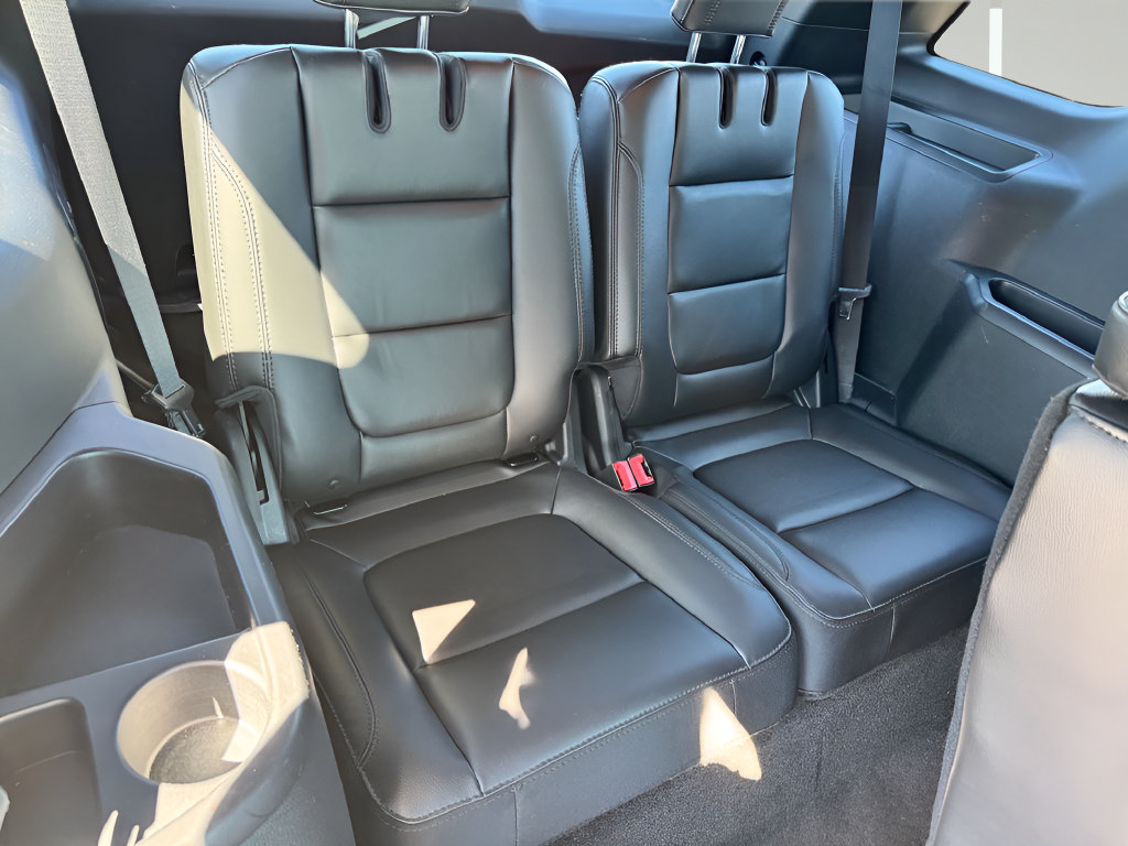 Used 2018 Ford Explorer XLT w/ Equipment Group 202A FWD image 28