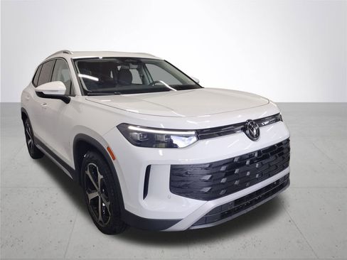 New 2025 Volkswagen Tiguan SE image 4