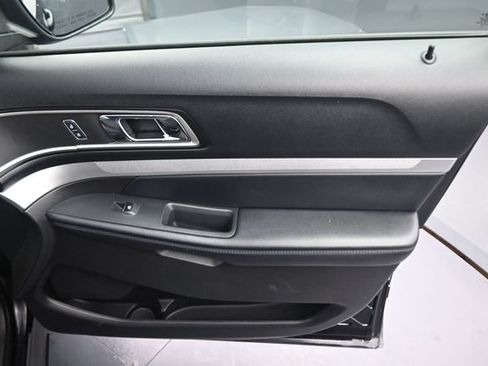 Used 2017 Ford Explorer XLT AWD/4WD image 13