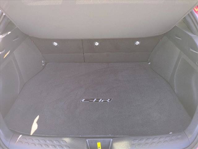 Used 2021 Toyota C-HR XLE FWD image 6