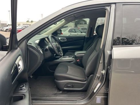 Used 2018 Nissan Pathfinder SV image 23