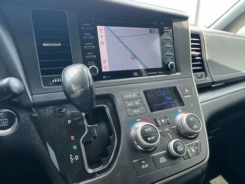 Used 2020 Toyota Sienna SE Premium image 36