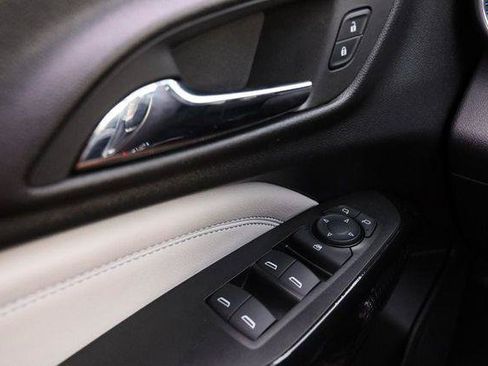 Used 2025 Chevrolet Trax LT FWD image 20