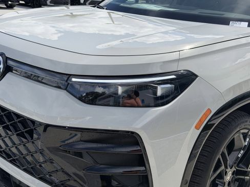 New 2026 Volkswagen Tiguan SE R-Line FWD image 7