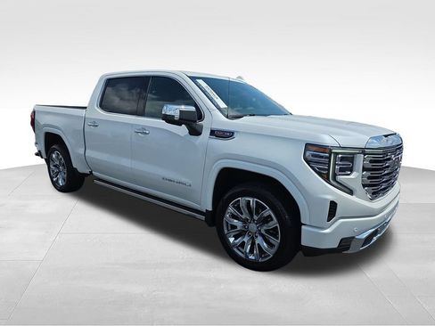Used 2025 GMC Sierra 1500 Denali w/ Denali Reserve Package AWD/4WD image 3