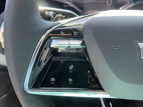 New 2025 Cadillac Lyriq Luxury image 32