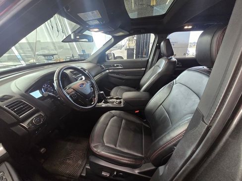 Used 2018 Ford Explorer Sport w/ Equipment Group 401A image 9