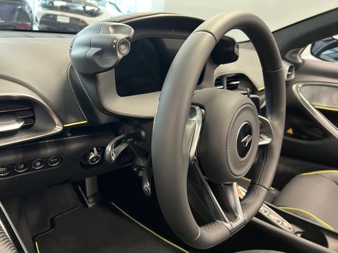 Used 2025 McLaren Artura Spider RWD image 16