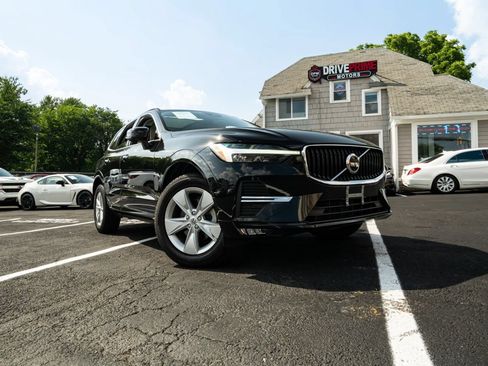 Used 2022 Volvo XC60 B5 Momentum AWD/4WD image 1