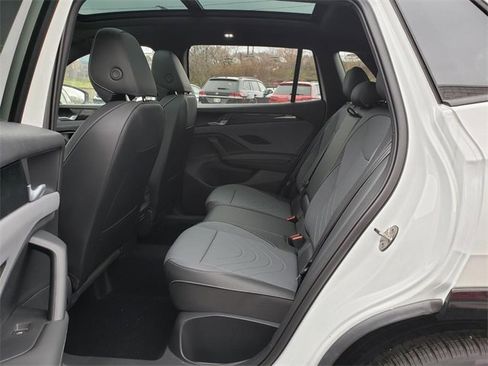 New 2026 Volkswagen Tiguan SE R-Line image 8