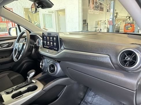 Certified 2025 Chevrolet Blazer LT FWD image 28