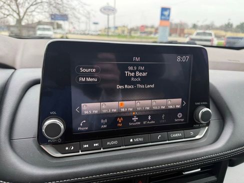 Used 2023 Nissan Rogue SV image 13