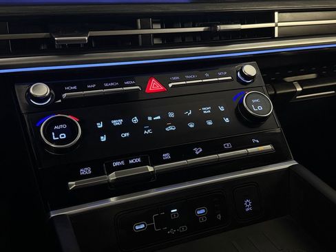 Used 2025 Hyundai Santa Fe Limited image 18