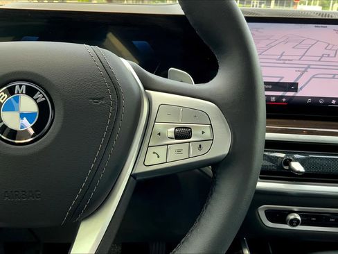 Used 2024 BMW X7 xDrive40i image 17