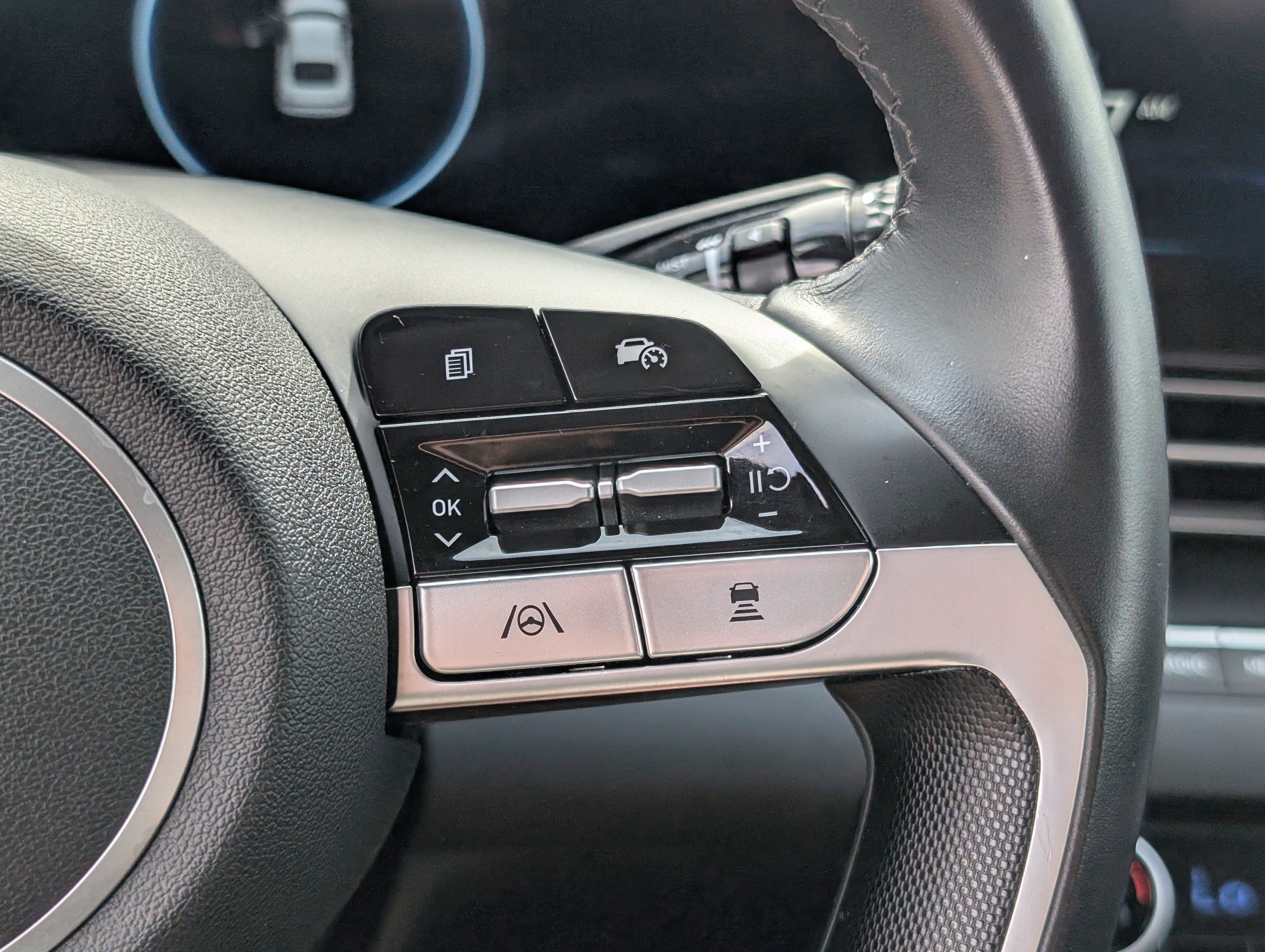 Used 2025 Hyundai Elantra Limited FWD image 19