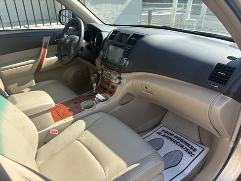 Used 2009 Toyota Highlander Limited FWD image 19