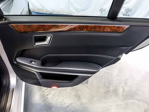 Used 2014 Mercedes-Benz E 350 4MATIC Sedan image 32