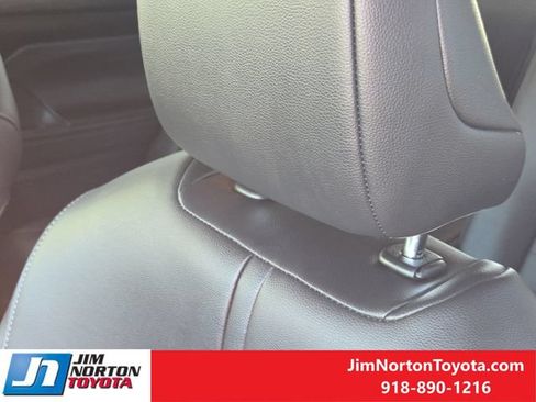 Used 2026 Toyota Highlander XLE AWD/4WD image 16