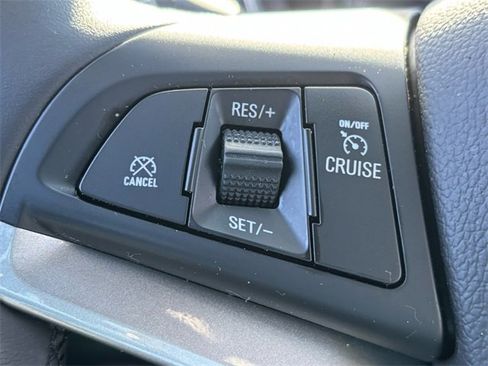 Used 2022 Chevrolet Trax LT w/ LT Convenience Package image 33