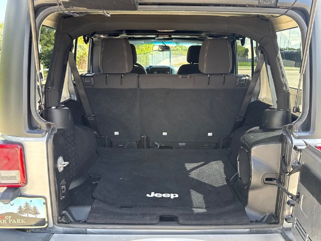 Used 2014 Jeep Wrangler Unlimited Sahara w/ Max Tow Package AWD/4WD image 28