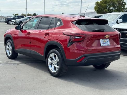 New 2026 Chevrolet Trax LS w/ LS Convenience Package FWD image 3
