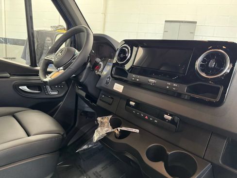 New 2026 Mercedes-Benz Sprinter 2500 image 9