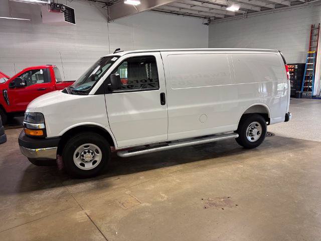 Used 2025 Chevrolet Express 2500 w/ Driver Convenience Package RWD image 3