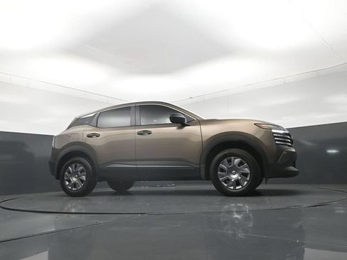 Used 2025 Nissan Kicks S w/ Interior Electronics Package FWD image 34