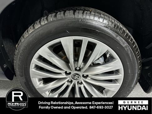 Used 2023 Toyota Highlander Platinum image 5