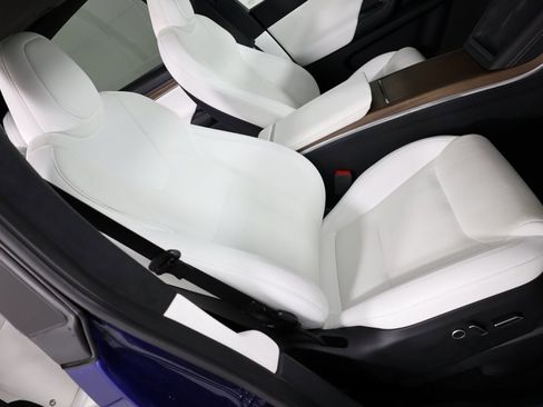 Used 2022 Tesla Model X image 40