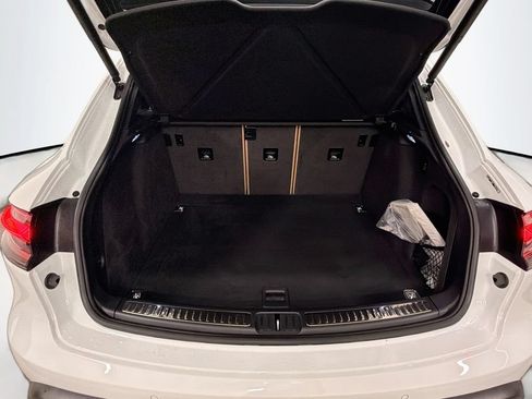 Used 2026 Porsche Macan AWD/4WD image 27