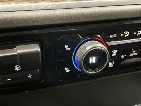 Used 2024 Chevrolet Silverado 3500 LT image 7