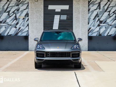 Used 2023 Porsche Cayenne Turbo S AWD/4WD image 4