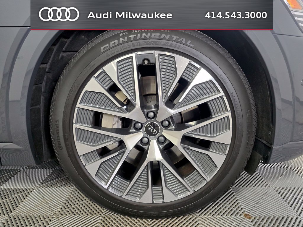 Used 2024 Audi Q8 e-tron Prestige w/ Prestige Package AWD/4WD image 2