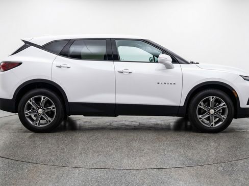 Used 2025 Chevrolet Blazer LT FWD image 11